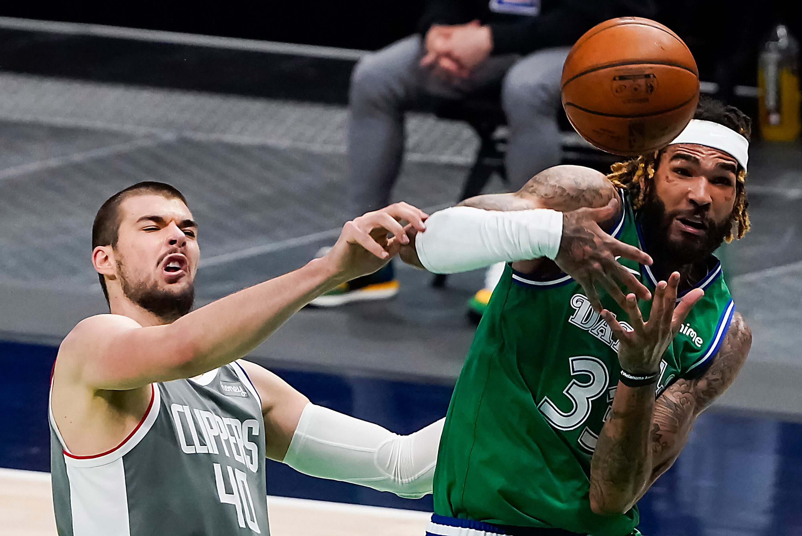 Dallas Mavericks center Willie Cauley-Stein (33) fights for a rebound against LA Clippers...