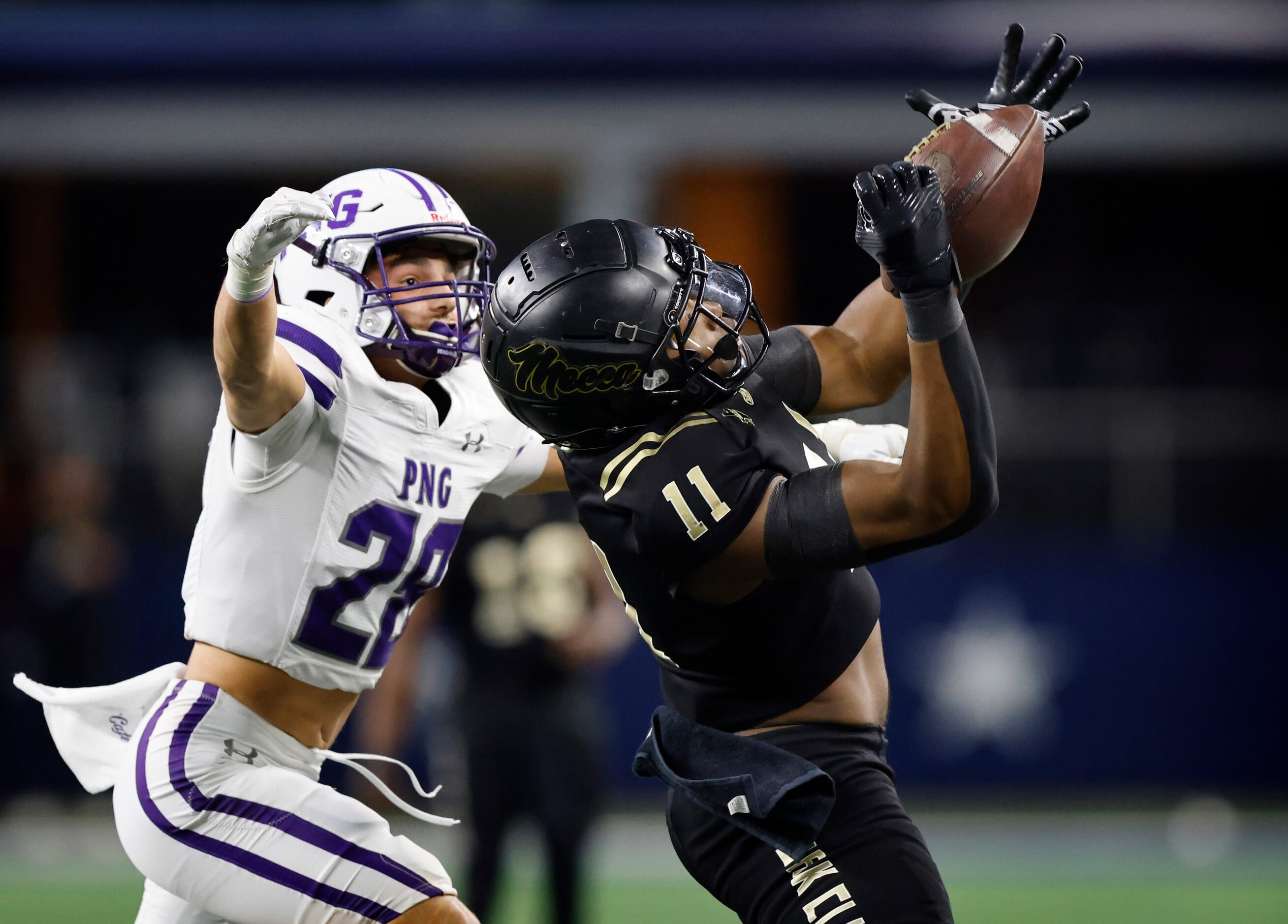 South Oak Cliff wide receiver Jamyri Cauley (11) hauls in a long first quarter pass against...