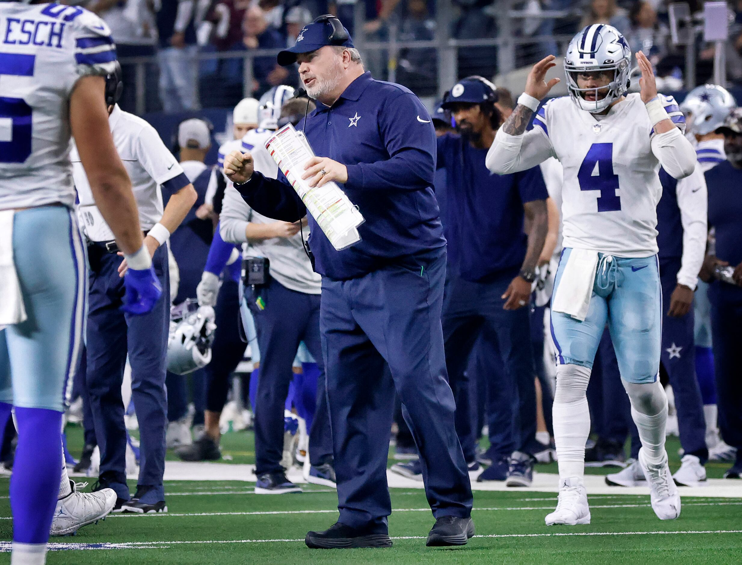 Arlington, Texas, USA. 11th Dec, 2022. Dallas Cowboys head coach MIKE  MCCARTHY during the NFL football game between the Houston Texans and the Dallas  Cowboys on December 11, 2022 at AT&T Stadium