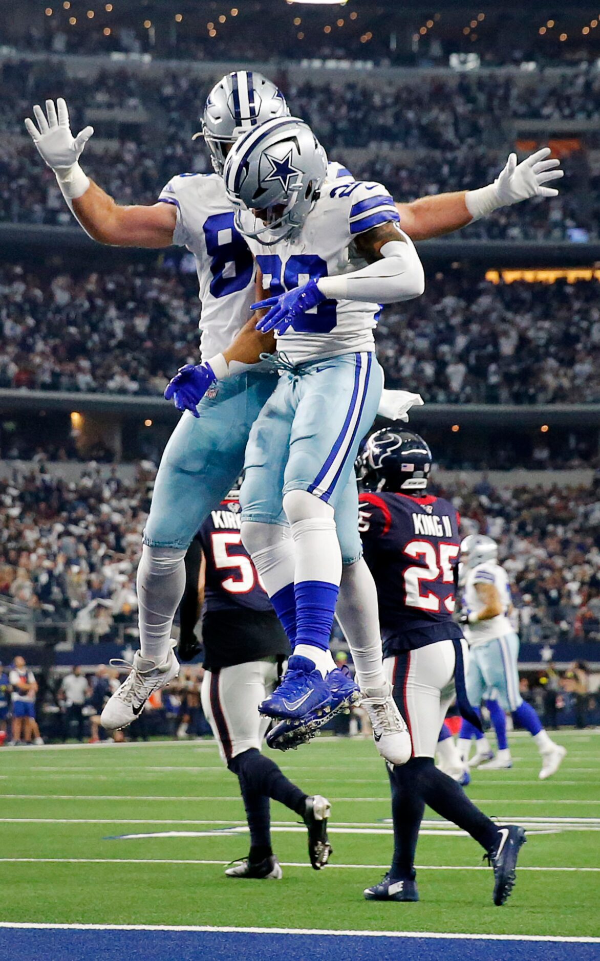 Dallas Cowboys tight end Dalton Schultz (86) and running back Tony Pollard (20) celebrate...