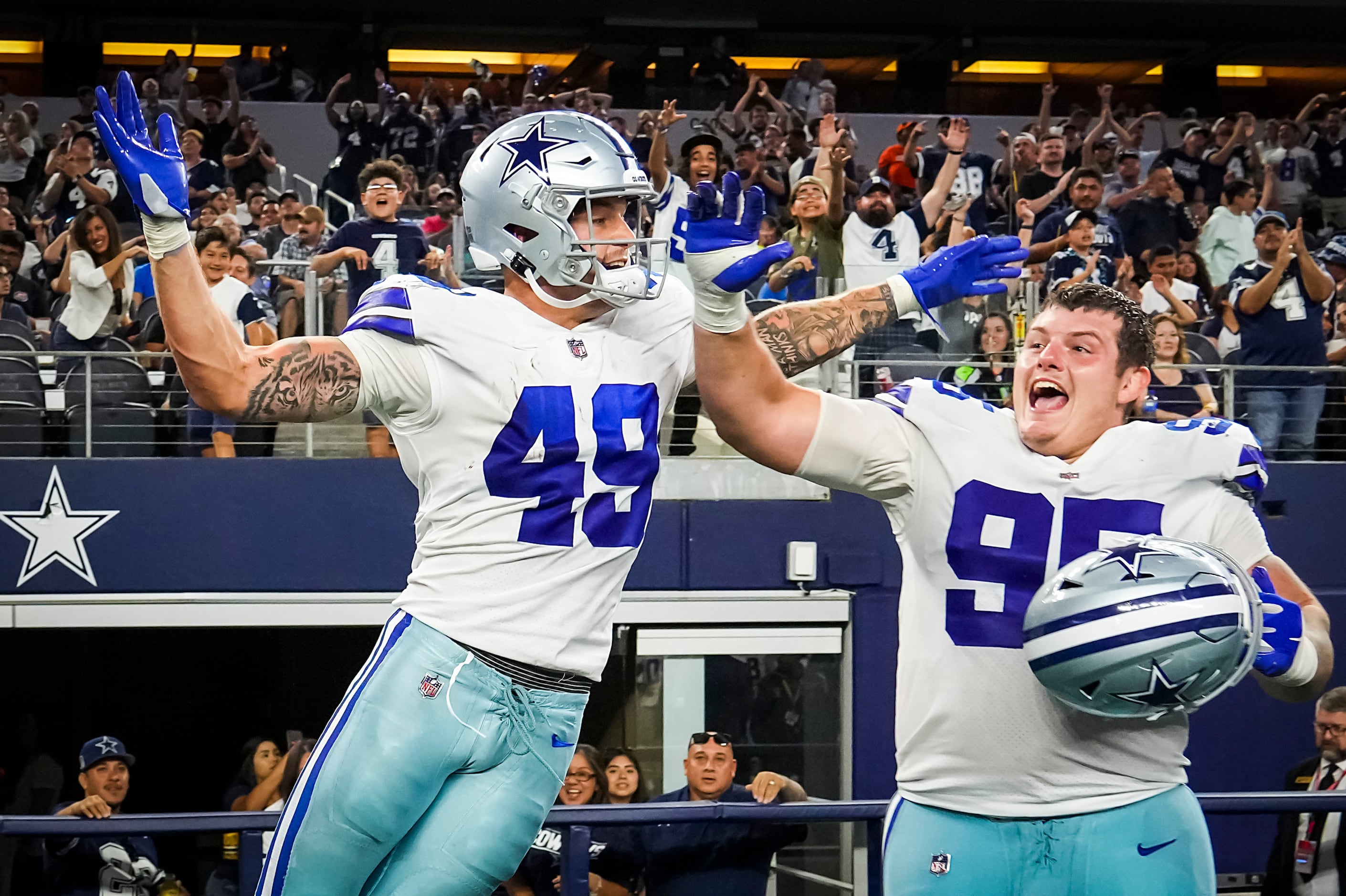 Tight end (89) Peyton Hendershot of the Dallas Cowboys warms up before  playing against the Los Angeles Rams in an NFL football game, Sunday, Oct.  9, 2022, in Inglewood, Calif. Cowboys won