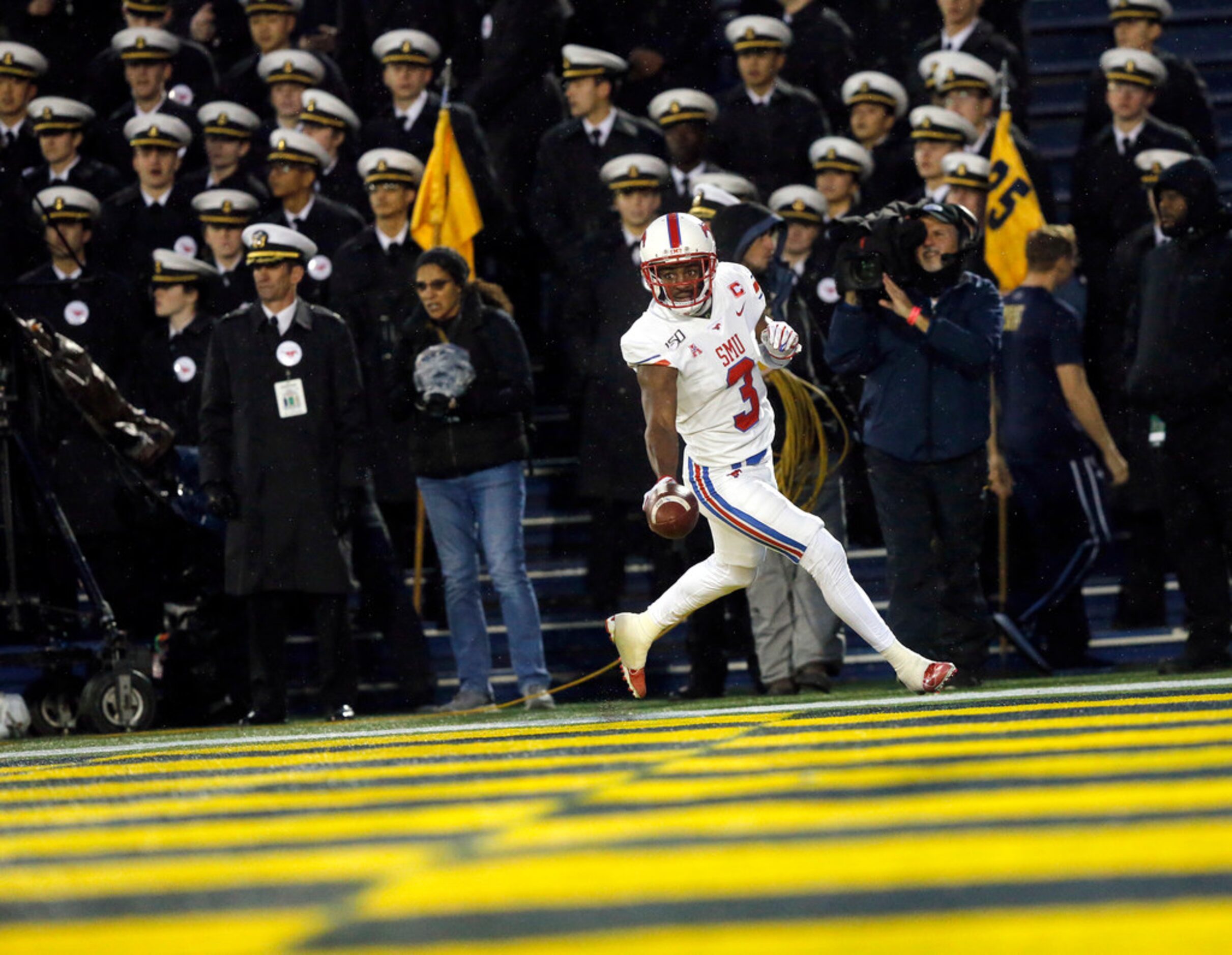 Southern Methodist Mustangs wide receiver James Proche (3) cruises into the end zone for a...