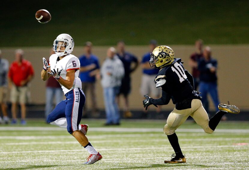 Allen High receiver Carson Schleker (6) catches a touchdown pass on the run as he beat Plano...