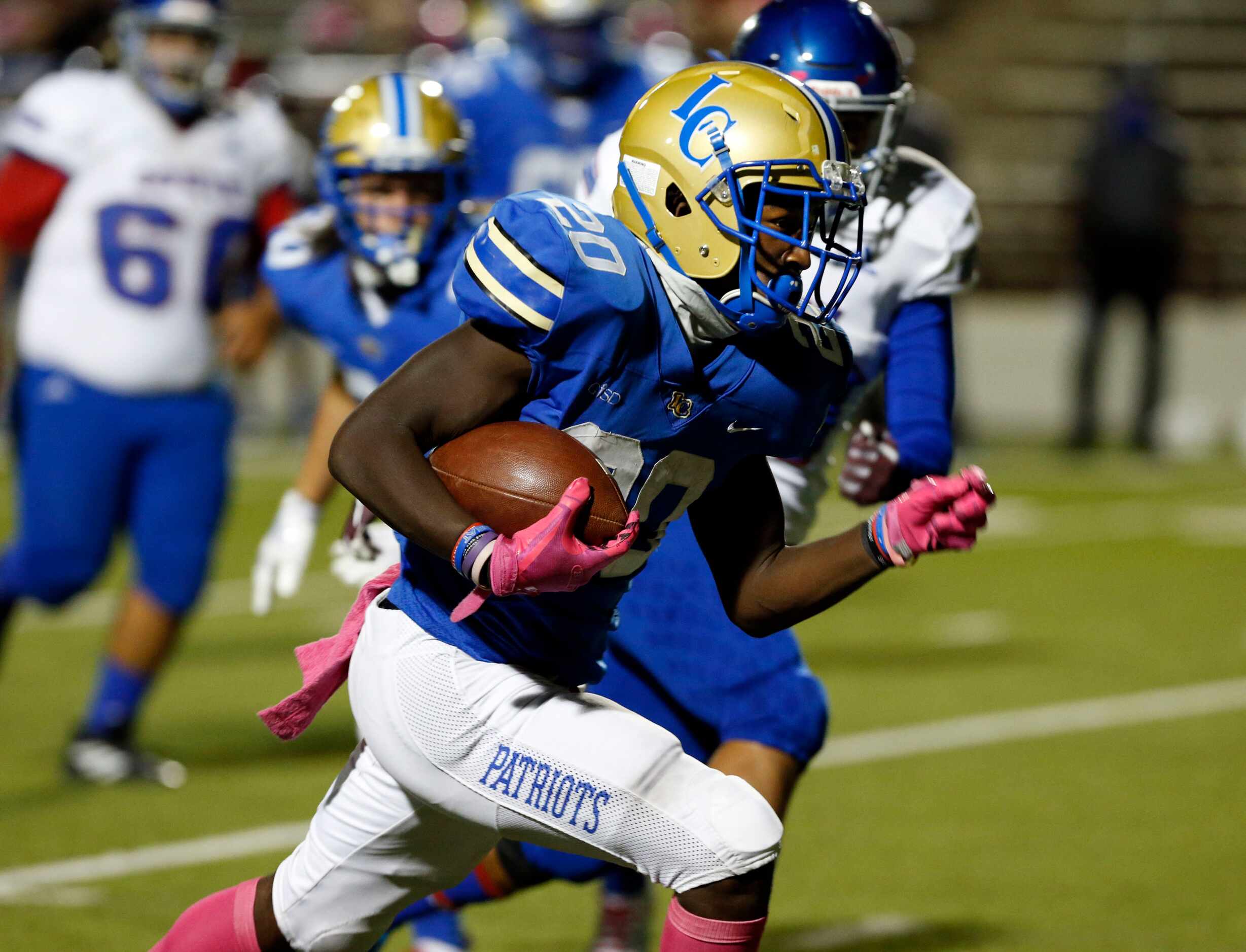 Lakeview RB Zechariah Dunston (20) runs for a touchdown during the first half of high school...