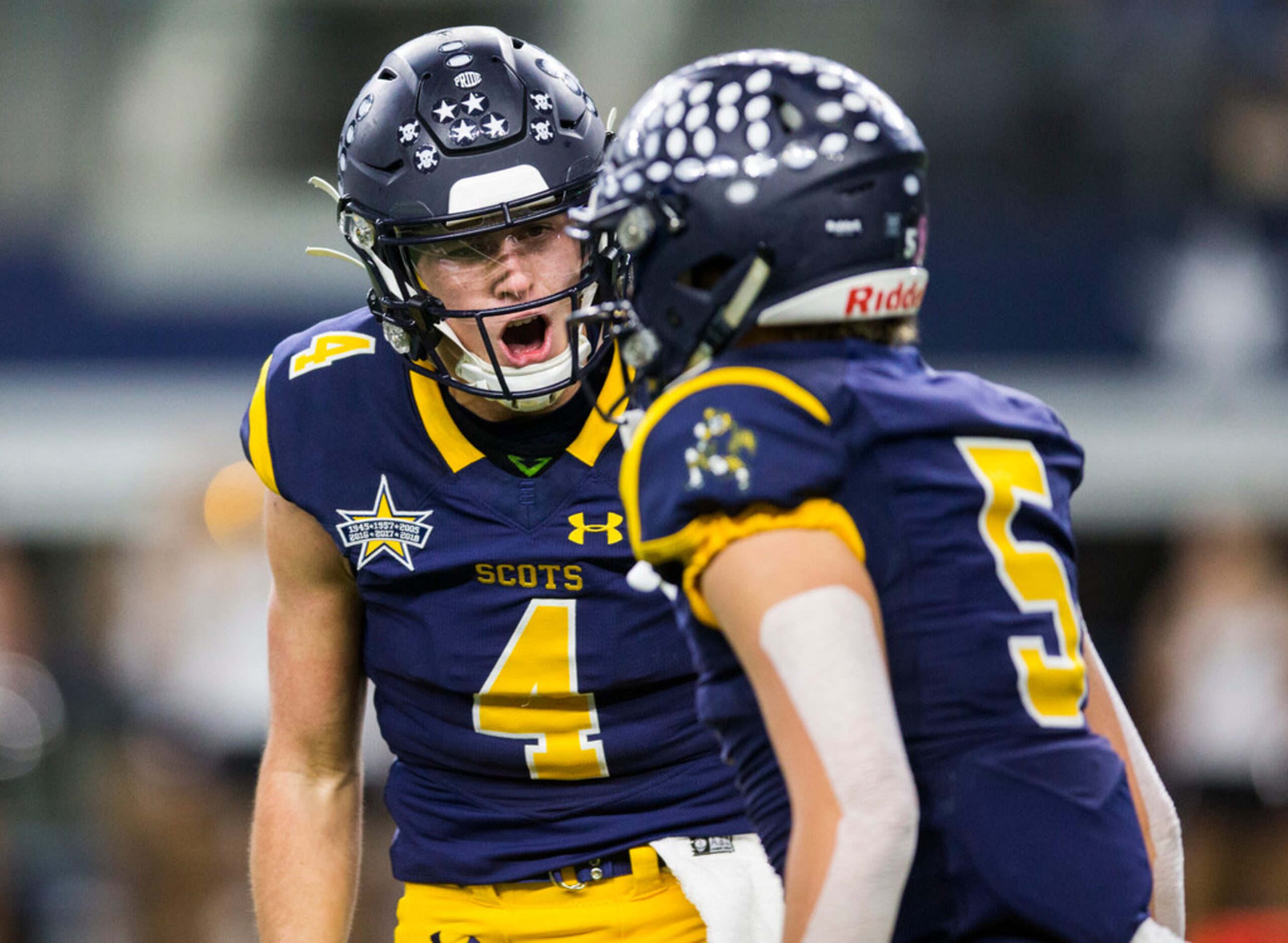 Highland Park receiver Case Savage (5) celebrates a touchdown with quarterback Chandler...