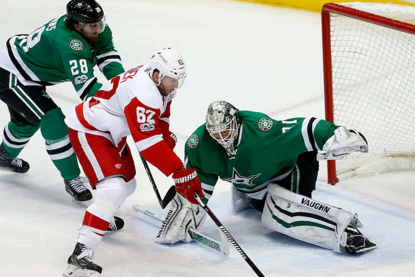 Detroit Red Wings left wing Thomas Vanek (62) shoots the puck on Dallas Stars goalie Antti...