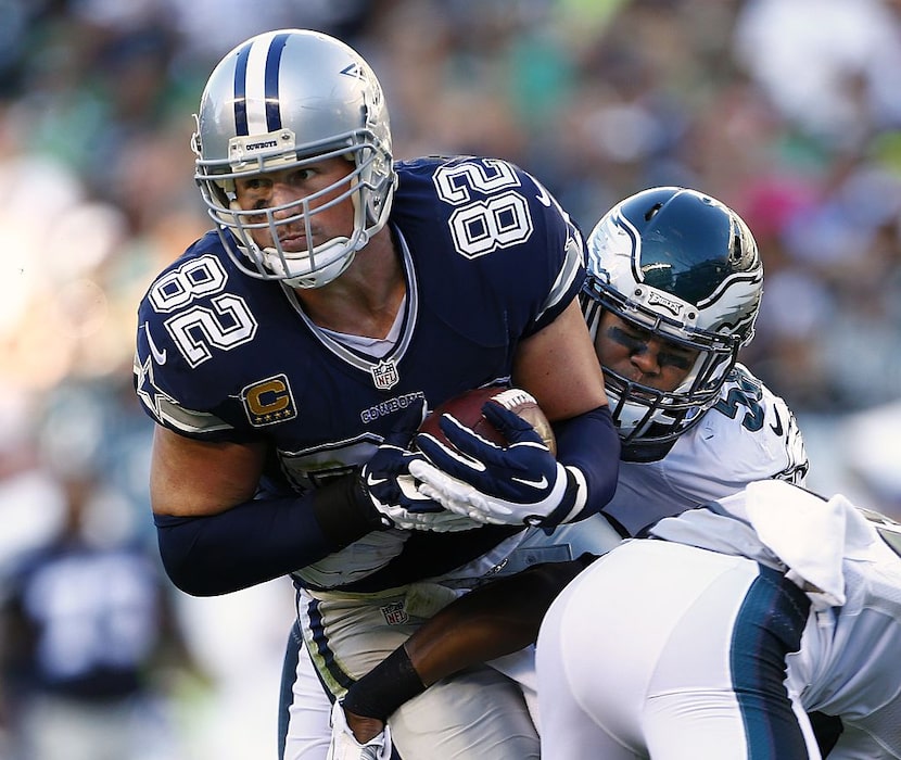 PHILADELPHIA, PA - SEPTEMBER 20: Jason Witten #82 of the Dallas Cowboys makes a catch for a...