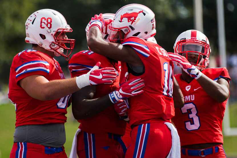 Southern Methodist Mustangs wide receiver Courtland Sutton (16) celebrates with team mates...