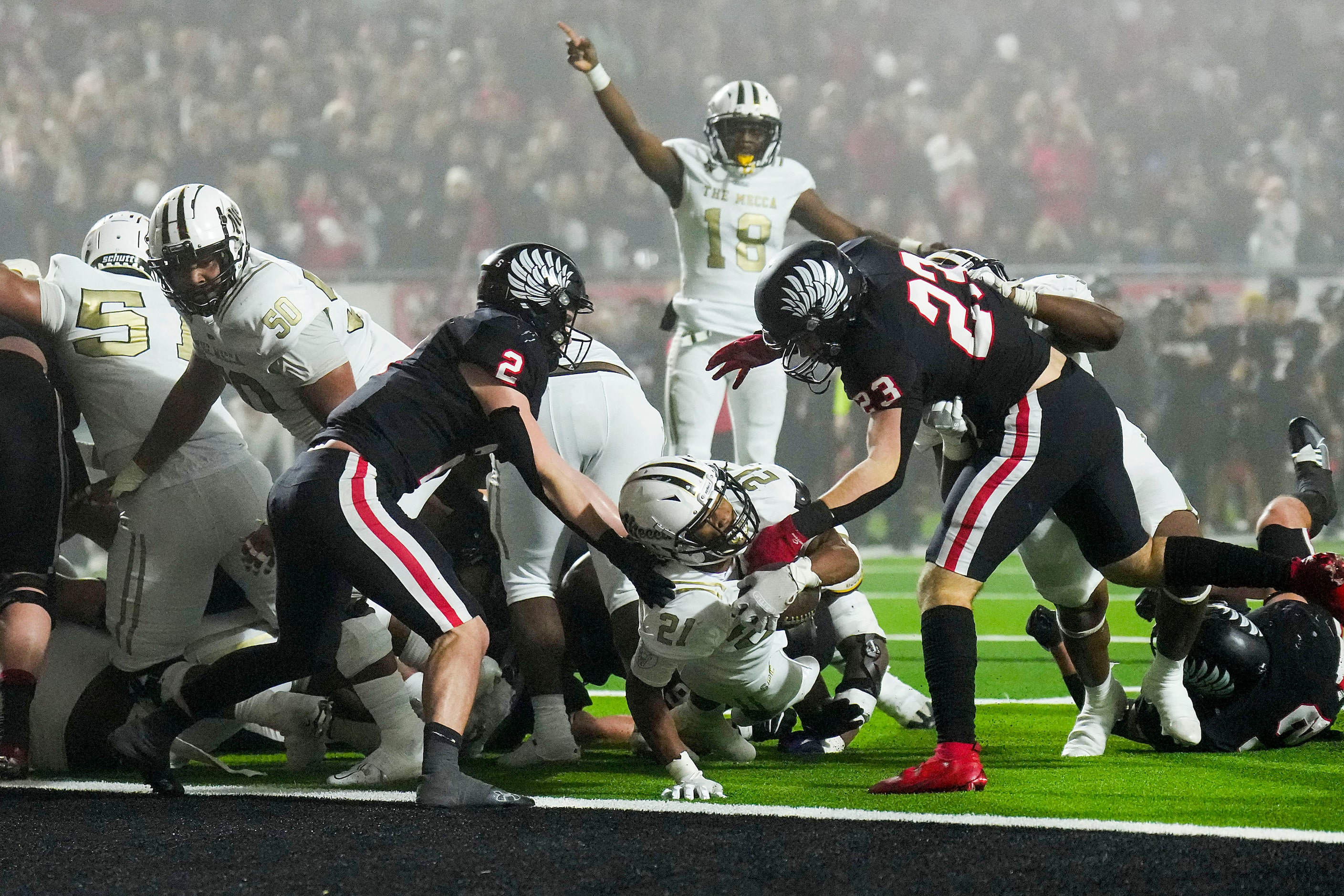 South Oak Cliff running back  Danny Green (21) dives into the end zone to score on a short...