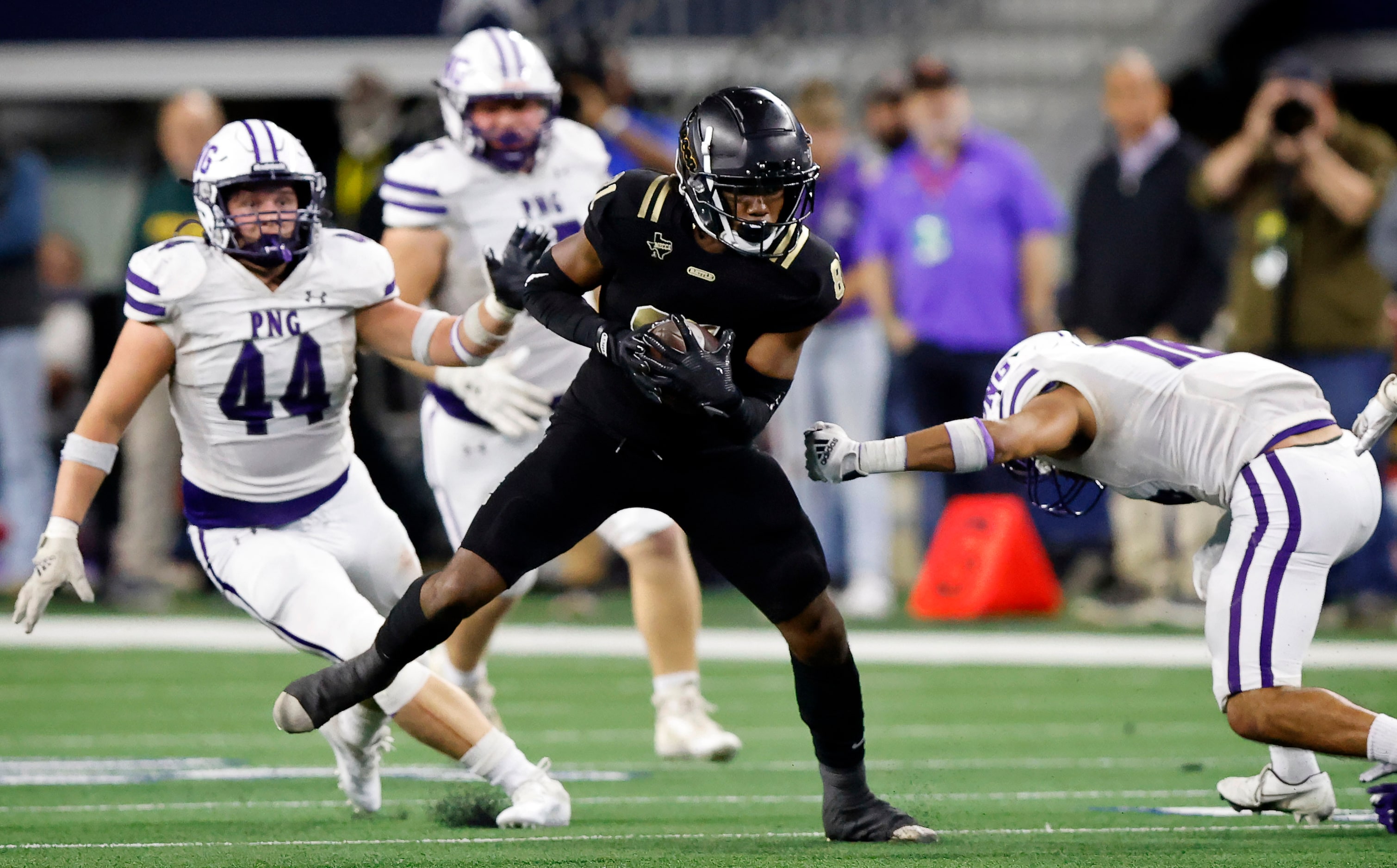 South Oak Cliff wide receiver Miles Johnson (81) catches a second quarter pass against Port...