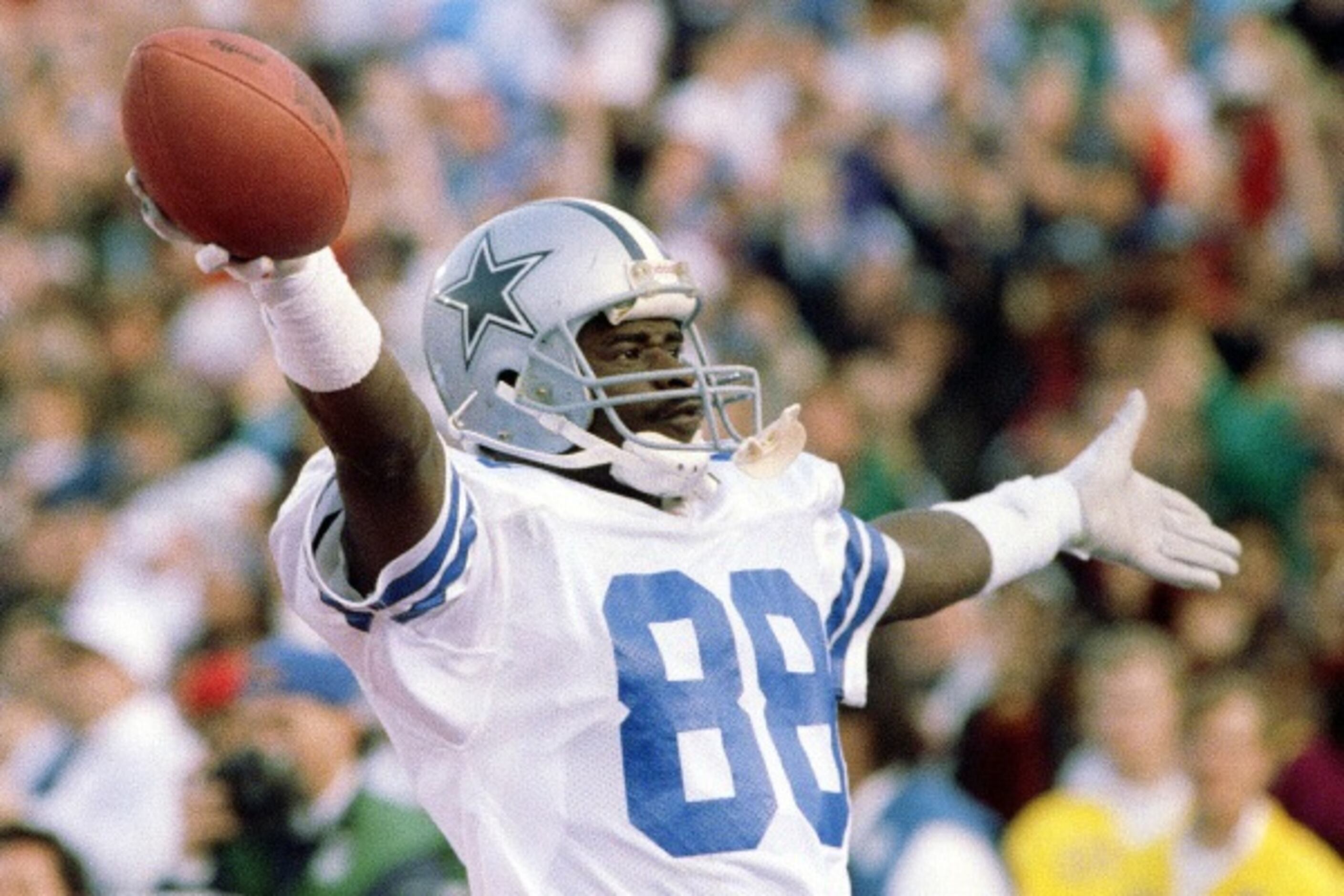 Michael Irvin, wide receiver for the Dallas Cowboys carries the ball  News Photo - Getty Images