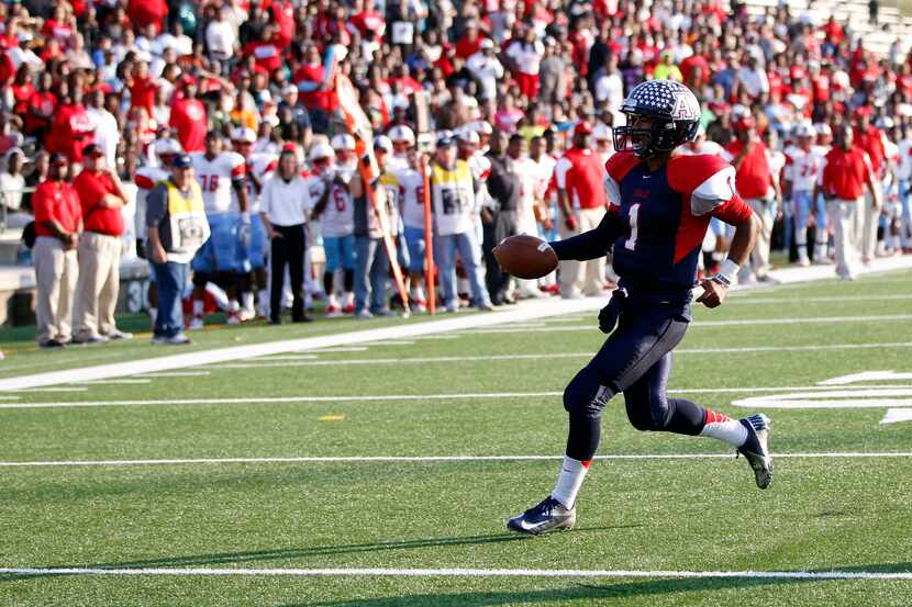 Allen's Kyler Murray (1) runs toward the end zone in a play that resulted in a touchdown in...