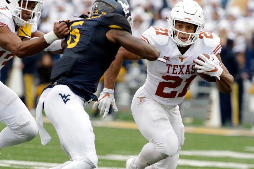 West Virginia safety Dravon Askew-Henry (6) moves to tackle Texas running back Kyle Porter...