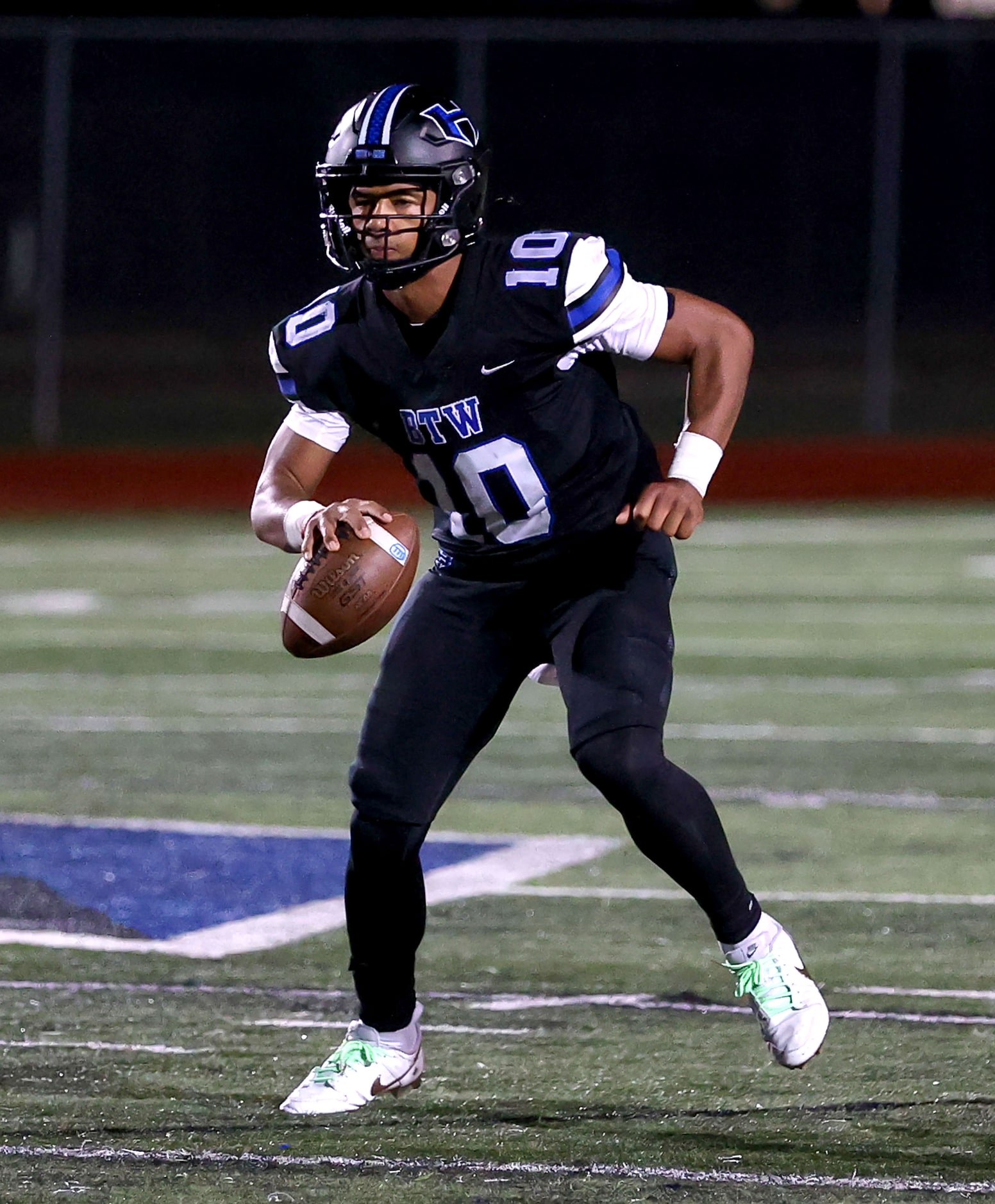 Hebron quarterback Patrick Crayton Jr (10) scrambles against Flower Mound during the second...