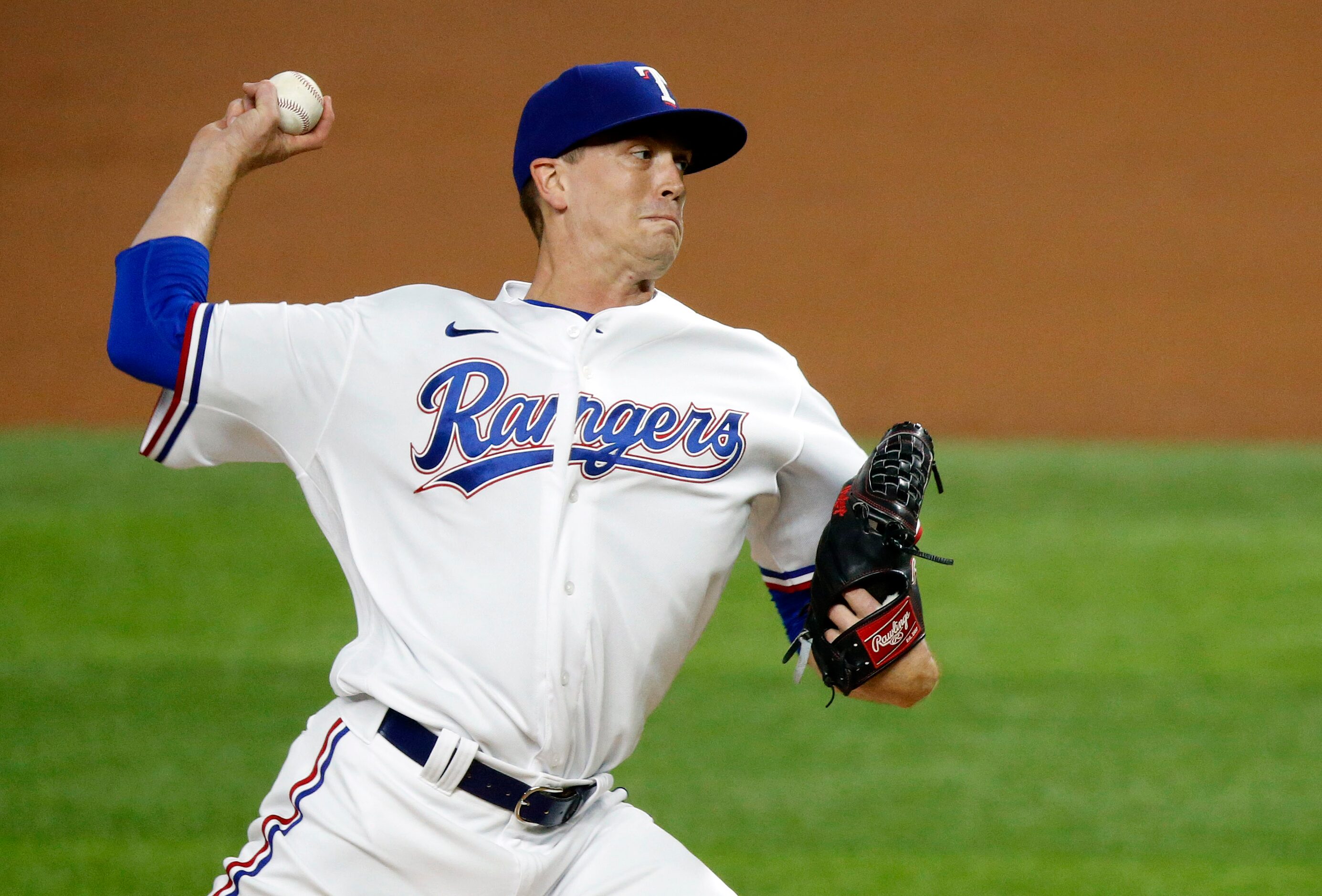 Texas Rangers starting pitcher Kyle Gibson (44) throws against the Arizona Diamondbacks...