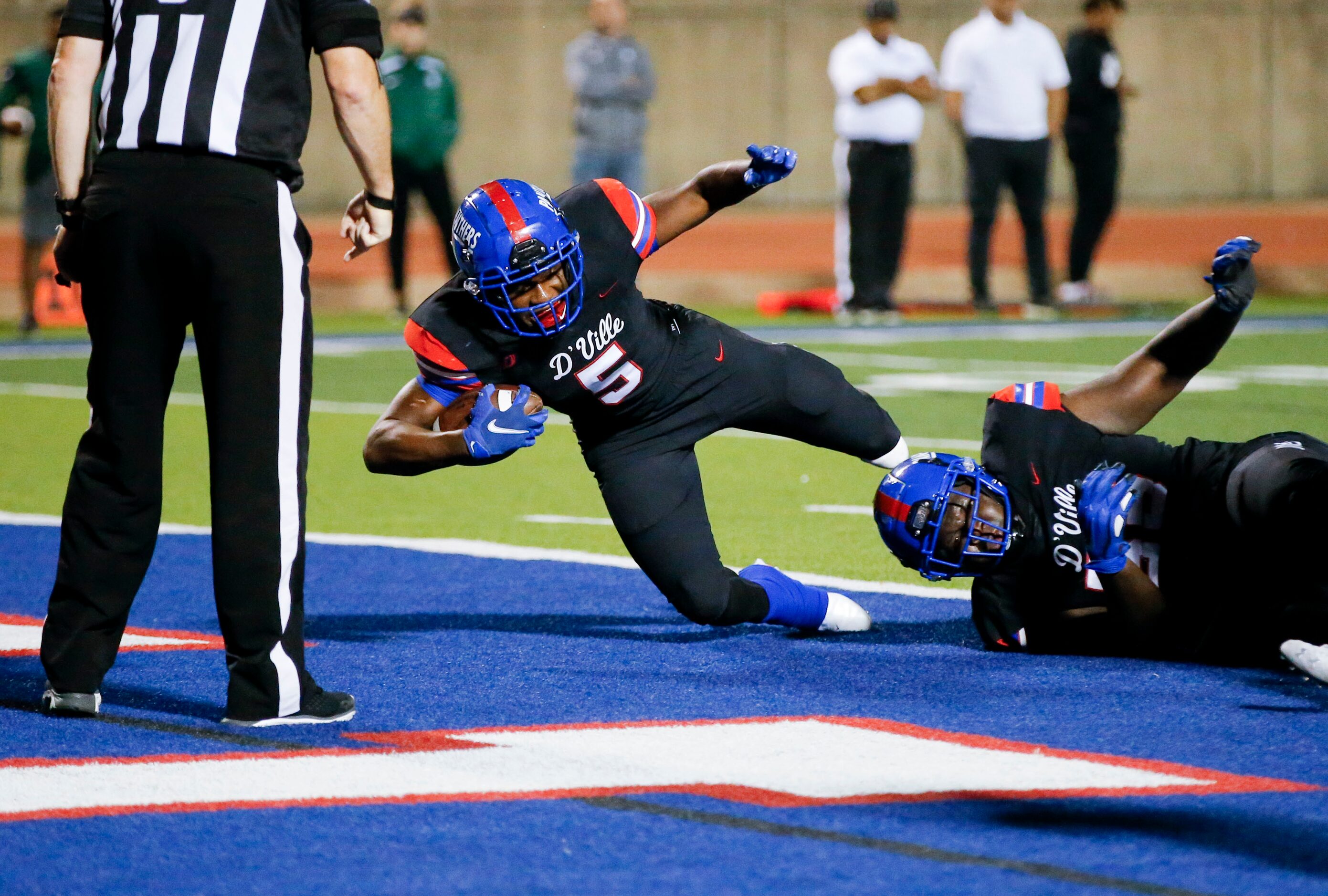 Duncanville senior running back Malachi Medlock (5) scores a touchdown during the second...