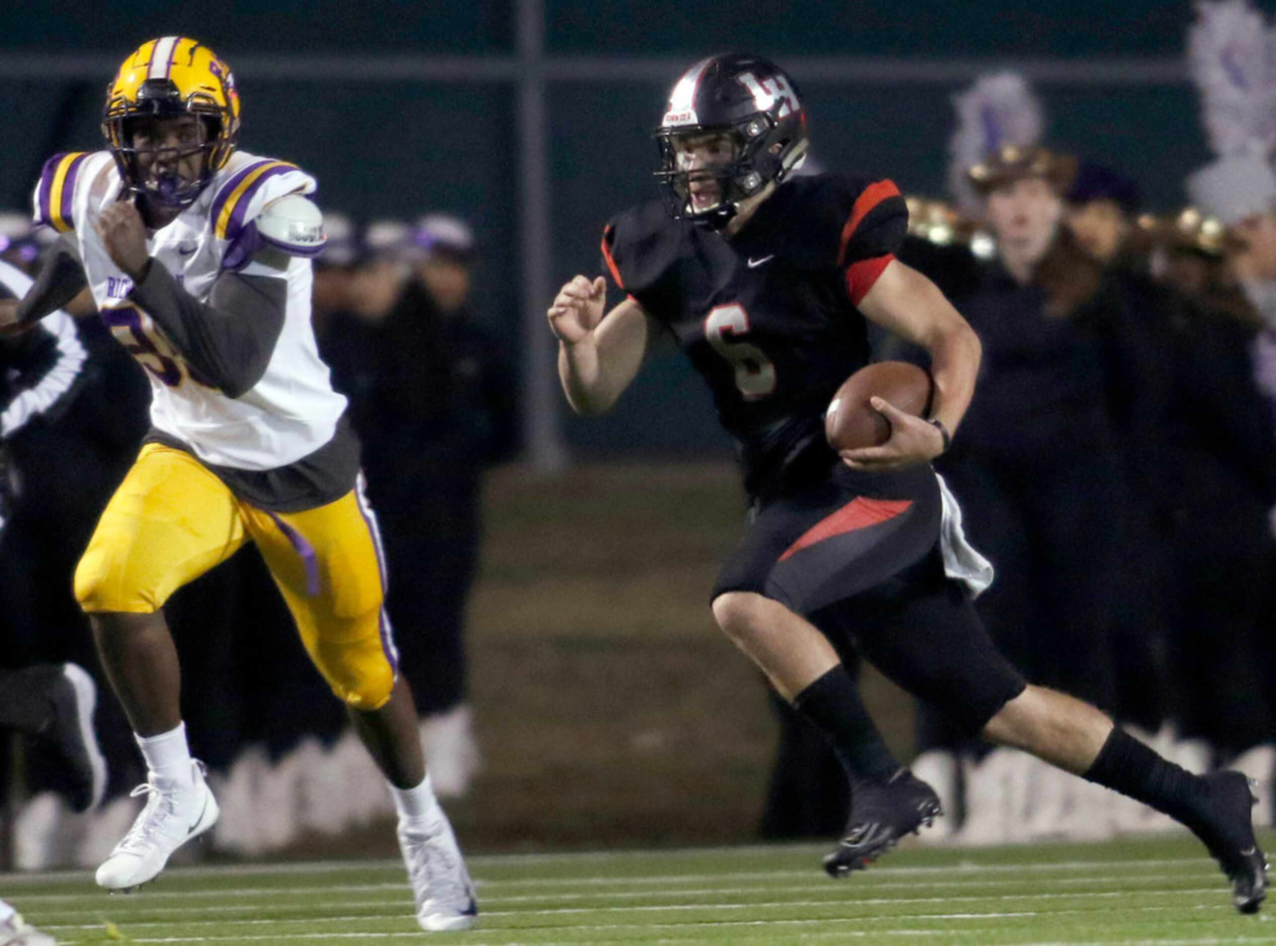 Lake Highlands quarterback Mitch Coulson (6) scampers through the Richardson secondary as...