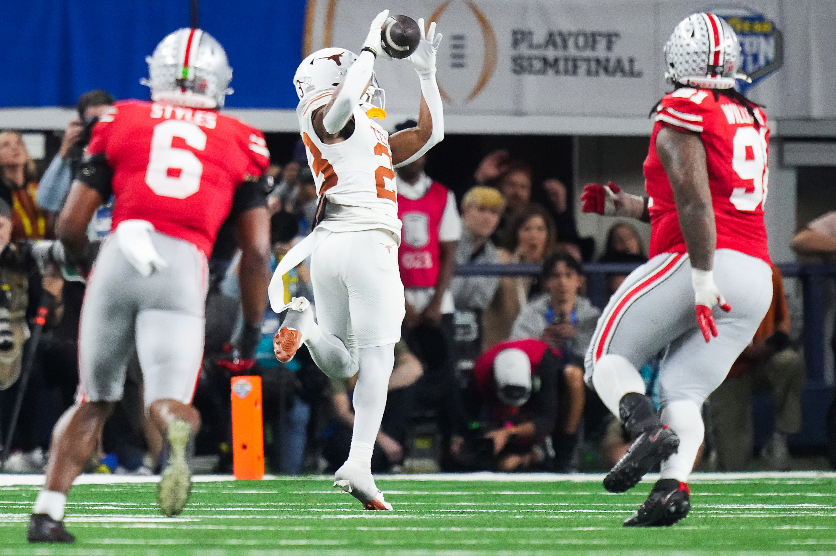 Texas running back Jaydon Blue (23) catches a touchdown pass during the second half of the...