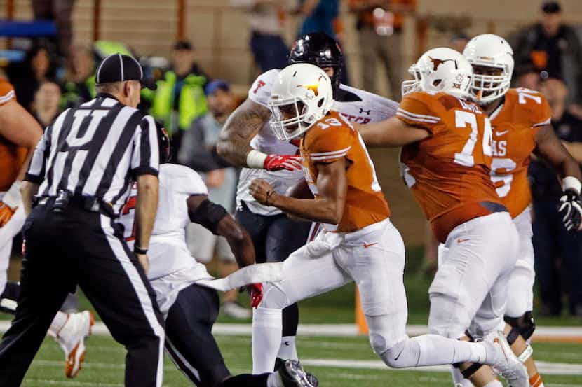 Texas quarterback Jerrod Heard (13) carries the ball during the first half of an NCAA...