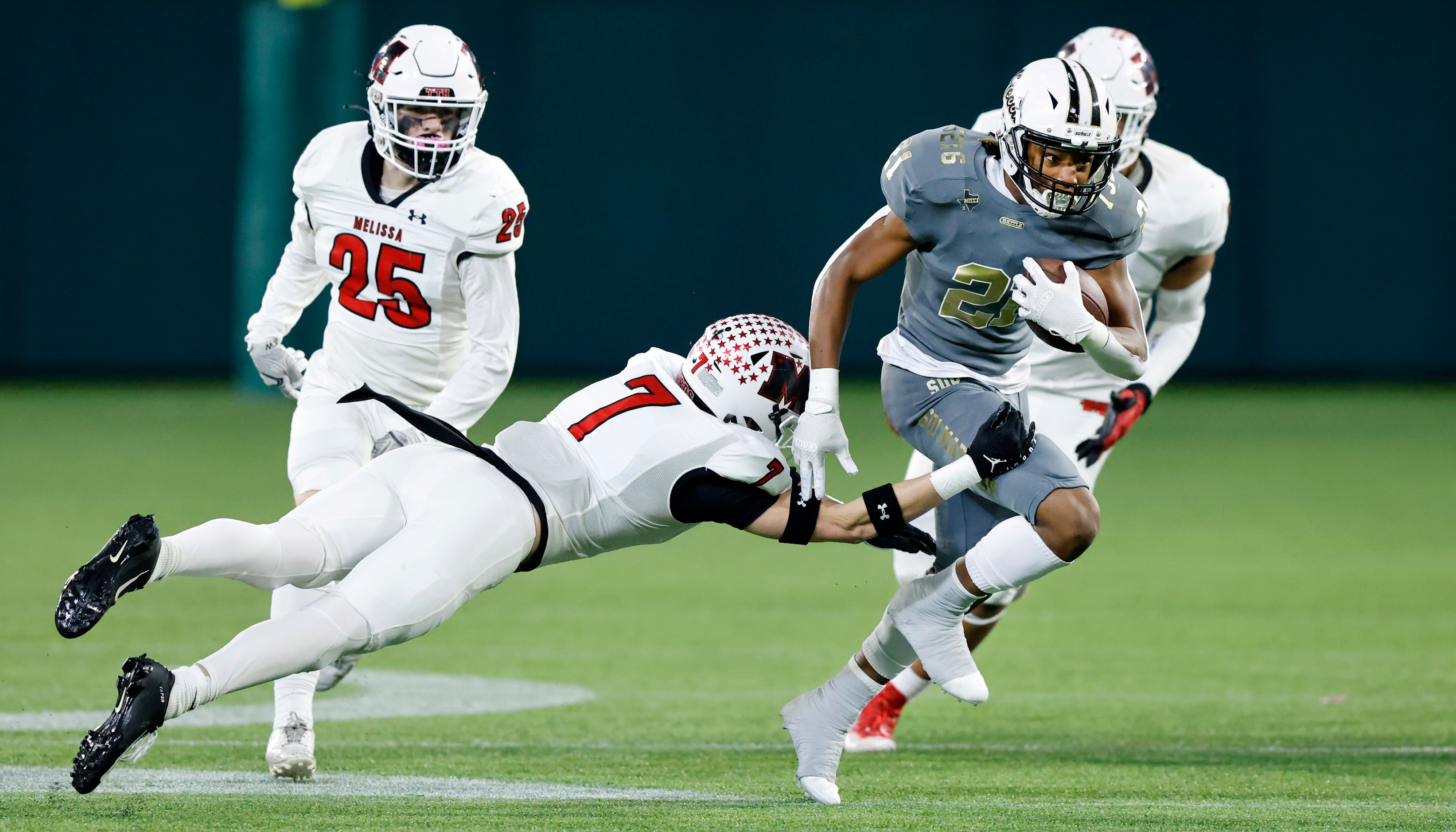 Melissa linebacker Gunnar Wilson (7) attempts to tackle South Oak Cliff running back Danny...