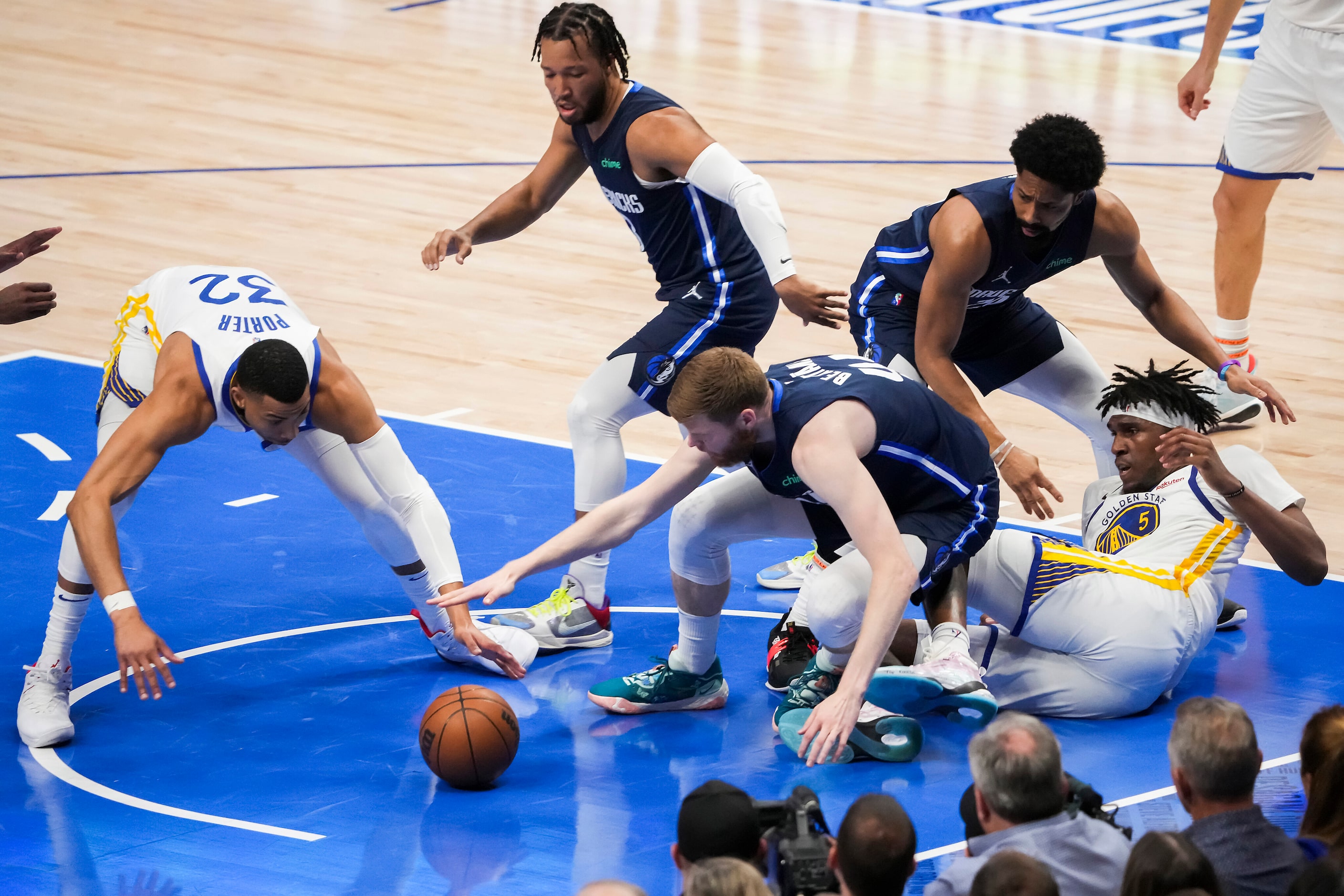 Dallas Mavericks forward Davis Bertans (44) fights for loose ball against Golden State...