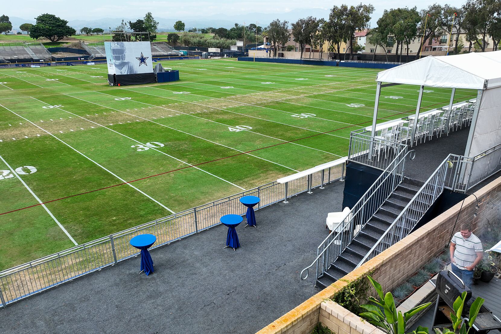 Homeowners upset over view-blocking Dallas Cowboys tent