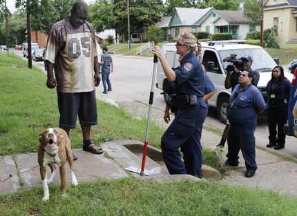Lee Pate,  with his dog, Pippy, answered questions from Cassie Giescke, a Dallas Animal...