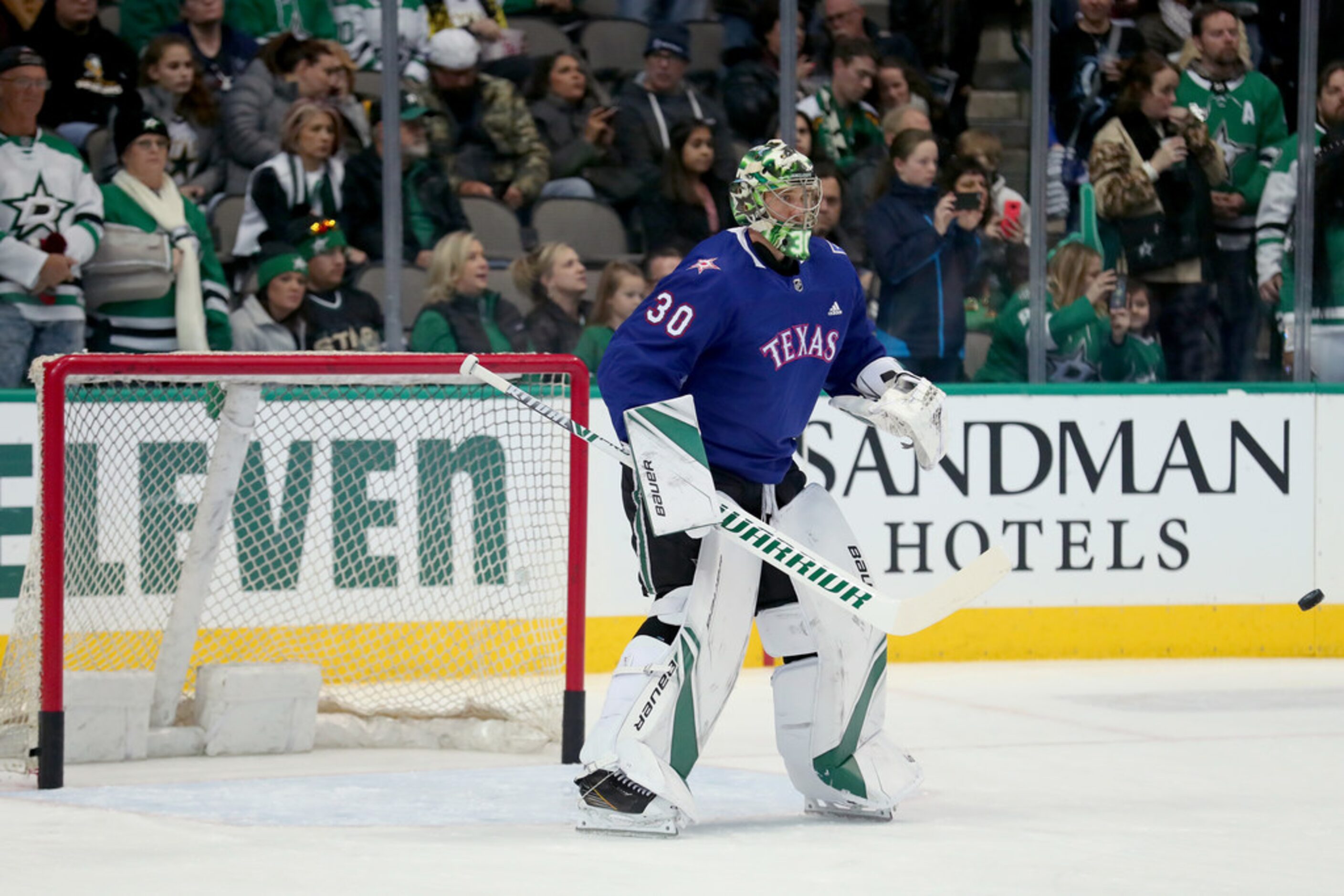 DALLAS, TEXAS - JANUARY 19: Ben Bishop #30 of the Dallas Stars prepares to take on the...