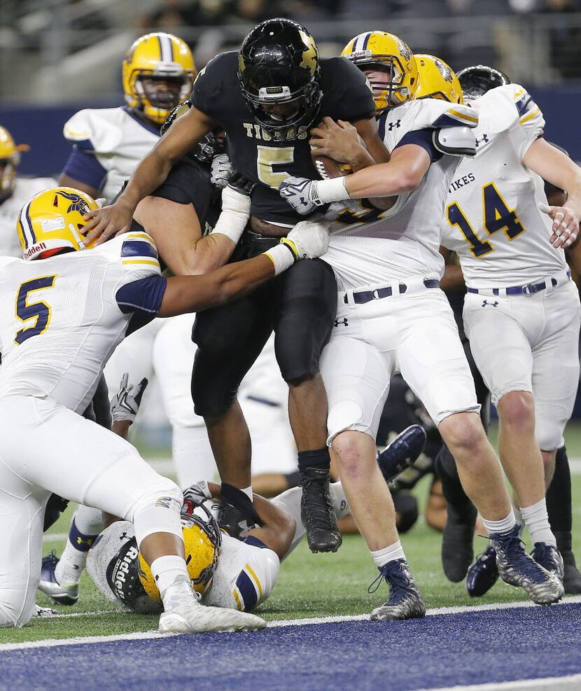 TXHSFB Arlington Lamar's defense is unable to stop Mansfield junior running back Kennedy...