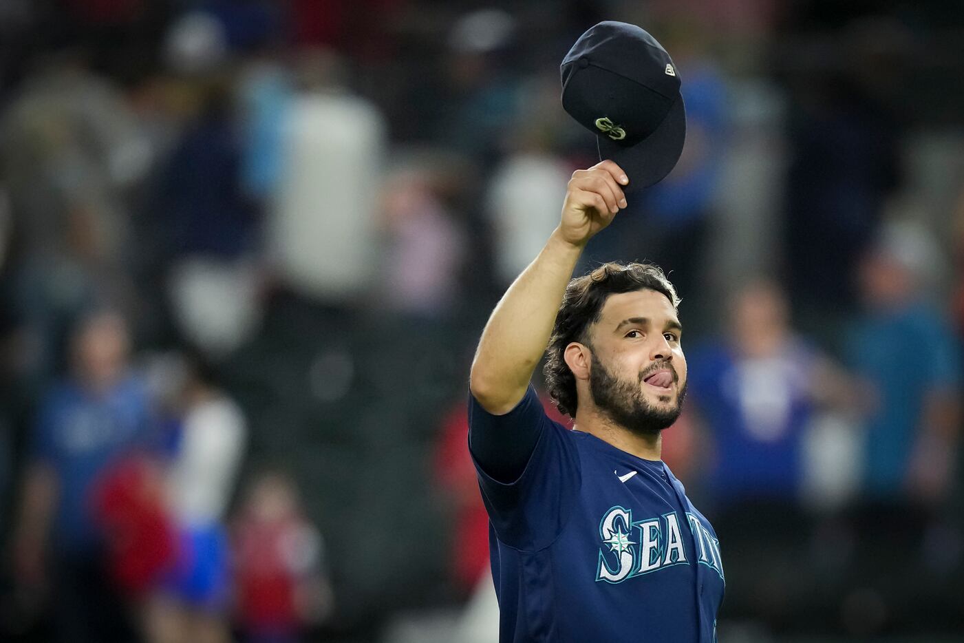 Seattle Mariners third baseman Eugenio Suarez tips his cap to the crowd after a victory over...