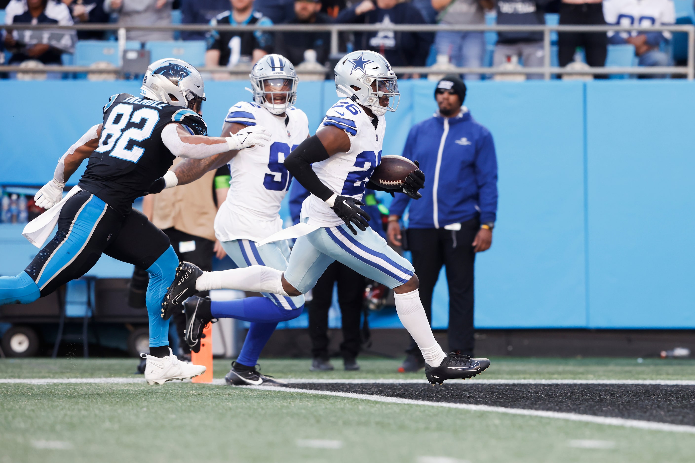 Dallas Cowboys cornerback DaRon Bland (26) outruns Carolina Panthers tight end Tommy Tremble...