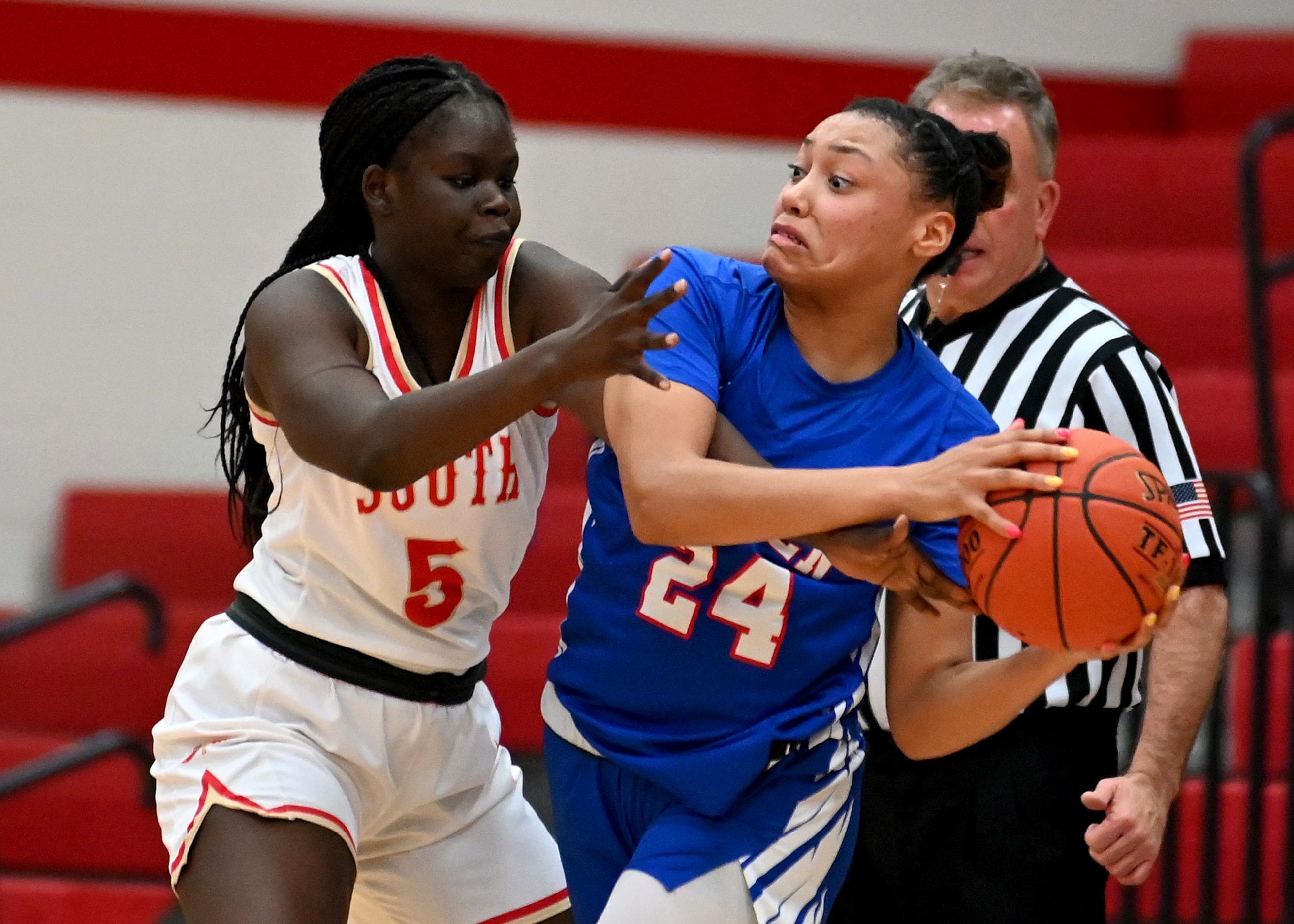 Allen’s Alexis Cortez (24) looks to pass around South Grand Prairie’s Nxerro Maluw in the...