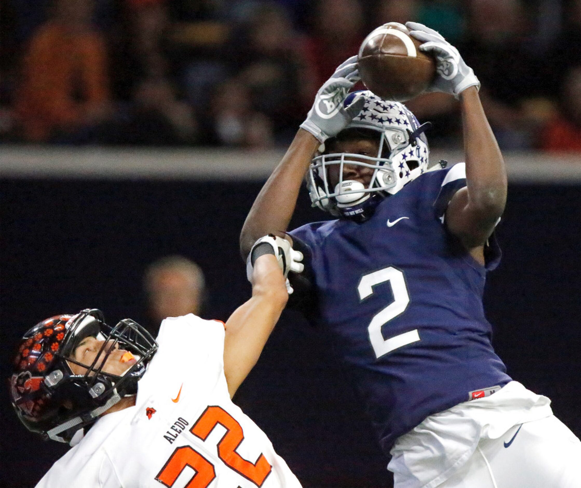 Richland High School wide receiver Kenneth Reeves II (2) catches a touchdown pass over Aledo...