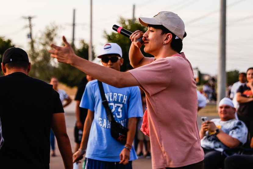 Cristóbal Vidal "Sckore", de 19 años, se presenta en la liga de rap estilo libre en español...