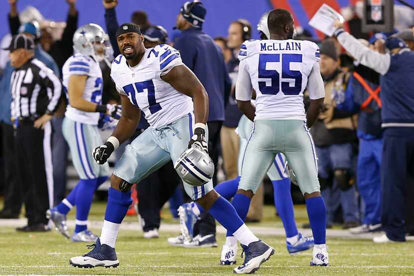 Dallas Cowboys tackle Tyron Smith (77) celebrates with his temmates after the review gave...