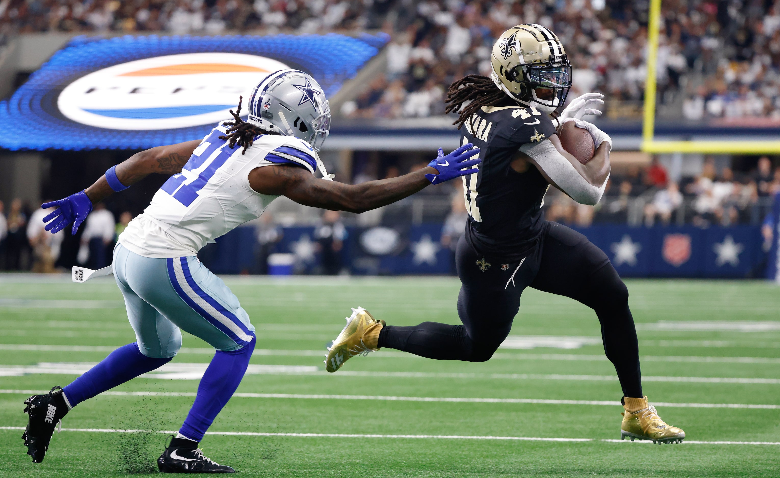 New Orleans Saints running back Alvin Kamara (41) skips around Dallas Cowboys cornerback...