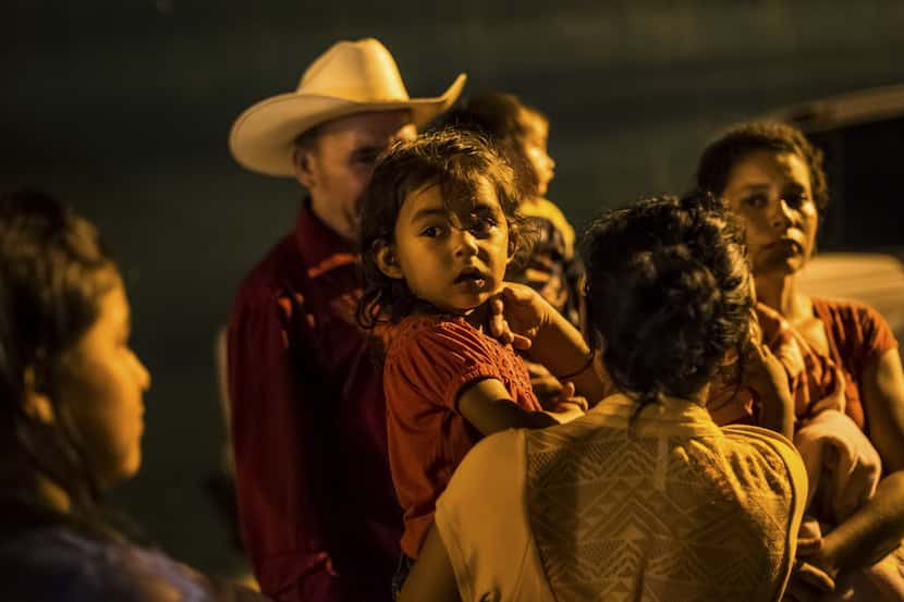  Families caught trying to migrate illegally arrived on buses back in San Pedro Sula,...