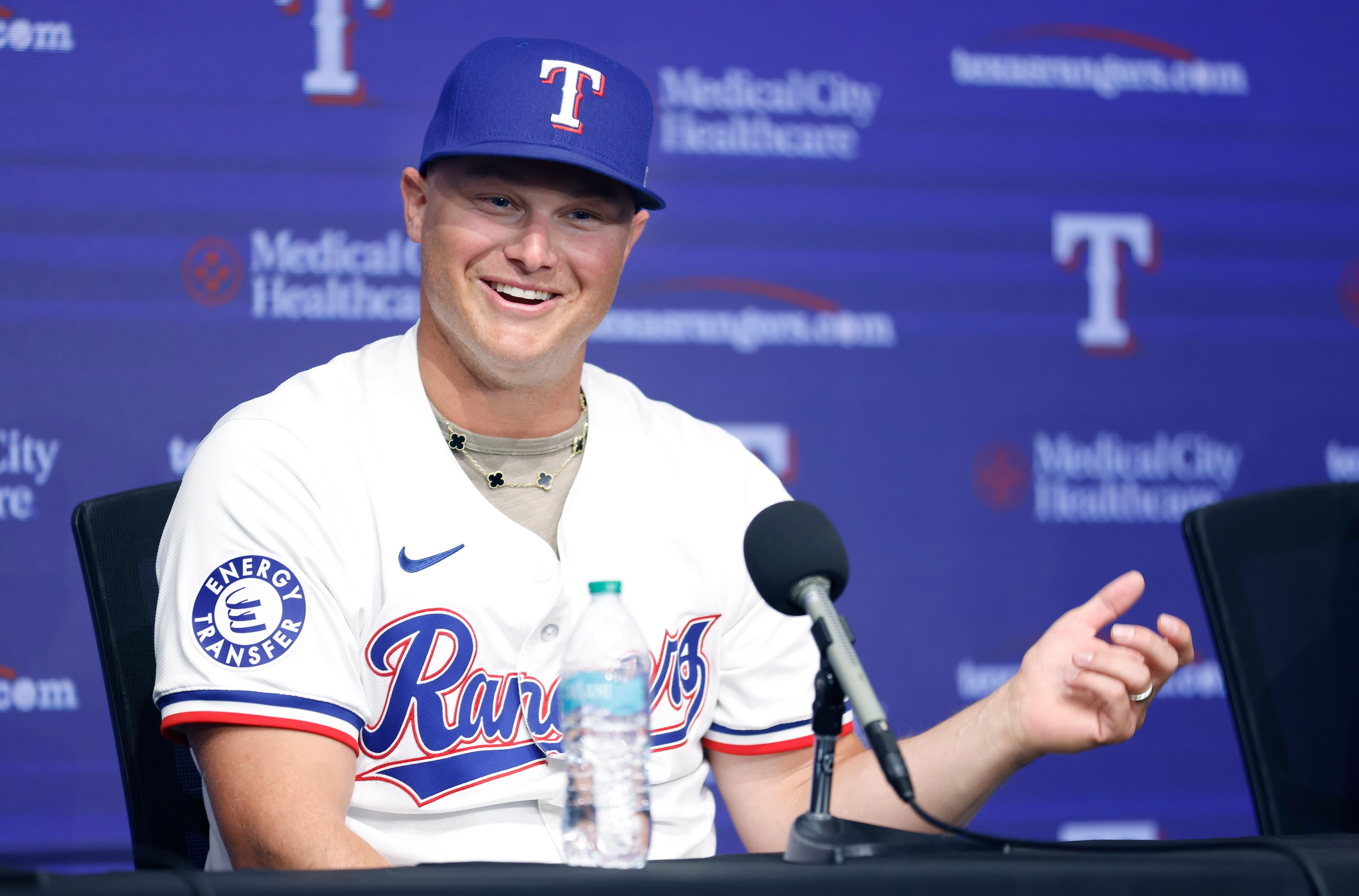 New Texas Rangers outfielder Joc Pederson, whom the club as signed in free agency, responds...