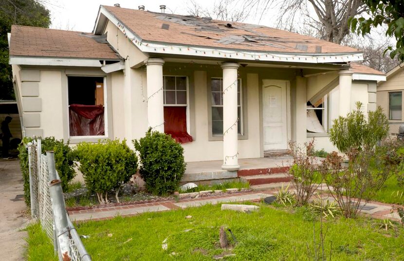 La casa de los Lemus, en Durango Drive, pocos días antes de ser demolida este mes. BRIAN...