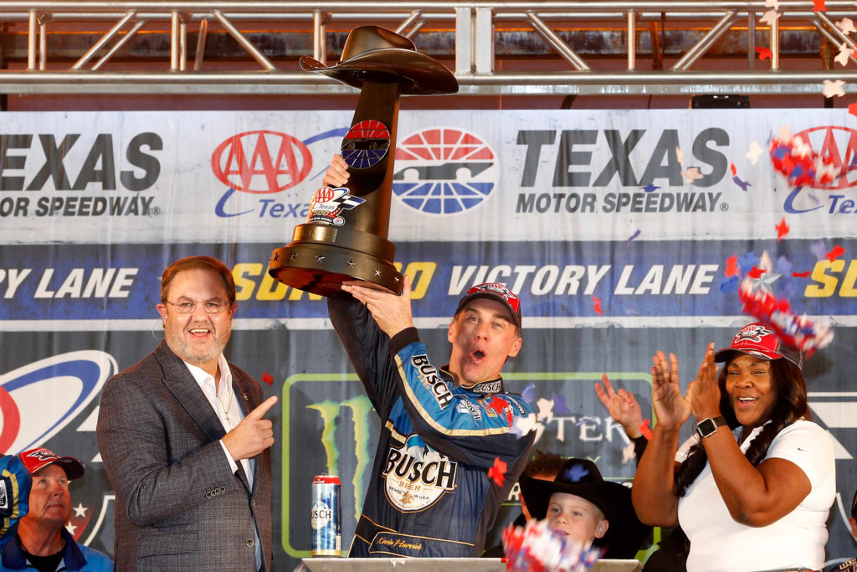 FORT WORTH, TEXAS - NOVEMBER 03: Kevin Harvick, driver of the #4 Busch Beer/Ducks Unlimited...
