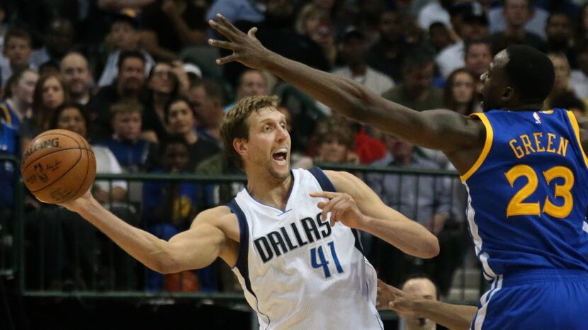 Dallas Mavericks forward Dirk Nowitzki (41) passes to a teammate as Golden State Warriors...