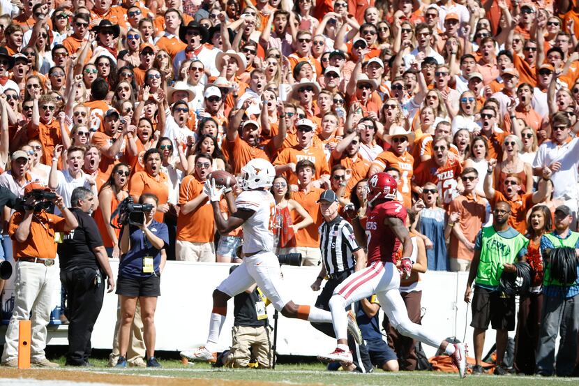 Texas wide receiver Dorian Leonard (8) catches a touchdown pass in front of Oklahoma...