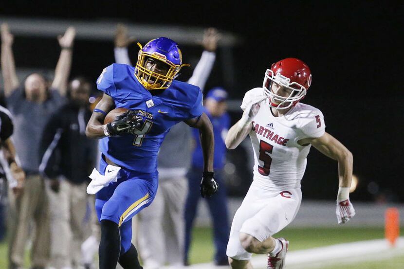 La Vega Parrish Cobb (4) scores past Carthage Clark Neuman (5) on a long pass play in the...