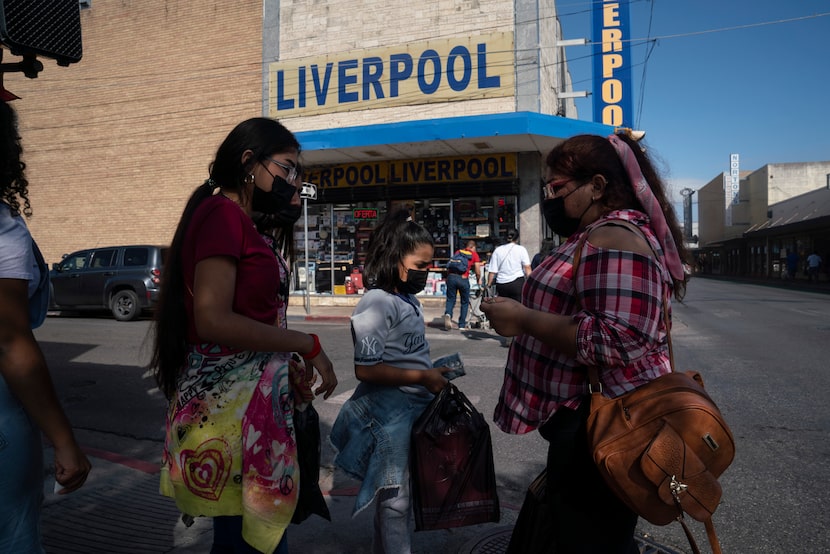 María Dolores Alemán (right), 35, and her daughters, Dulce Alvarado (left), 14, Kendra...