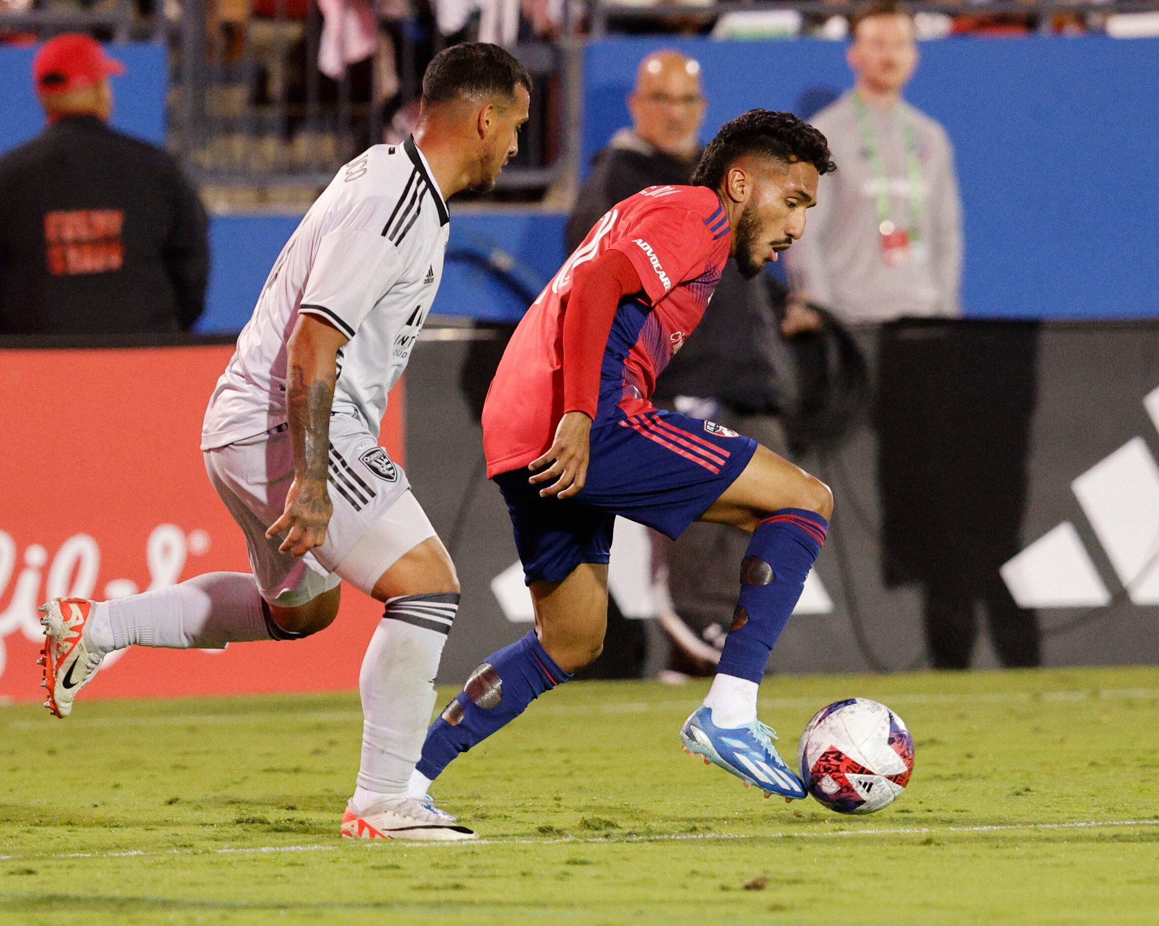 FC Dallas forward Jesús Ferreira (10), right, controls the ball against San Jose Earthquakes...