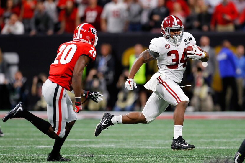 ATLANTA, GA - JANUARY 08:  Damien Harris #34 of the Alabama Crimson Tide runs the ball...