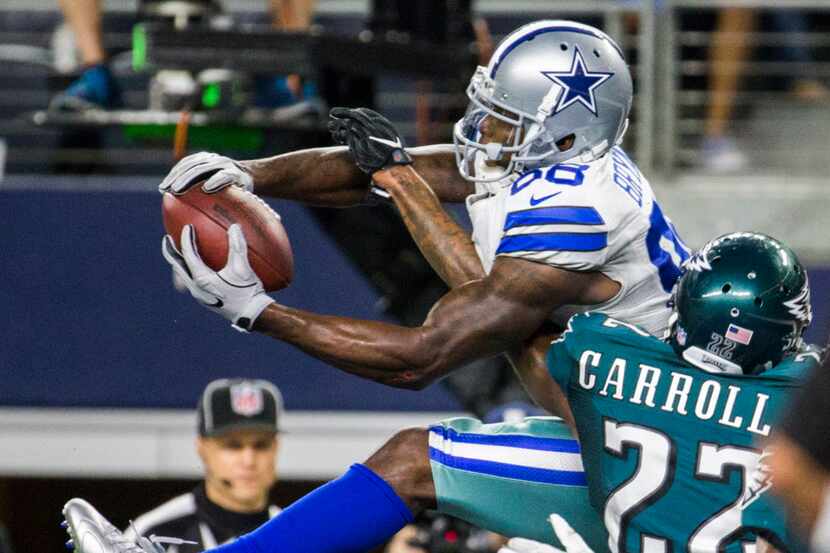 Dallas Cowboys wide receiver Dez Bryant (88) catches a pass in the end zone for a touchdown...