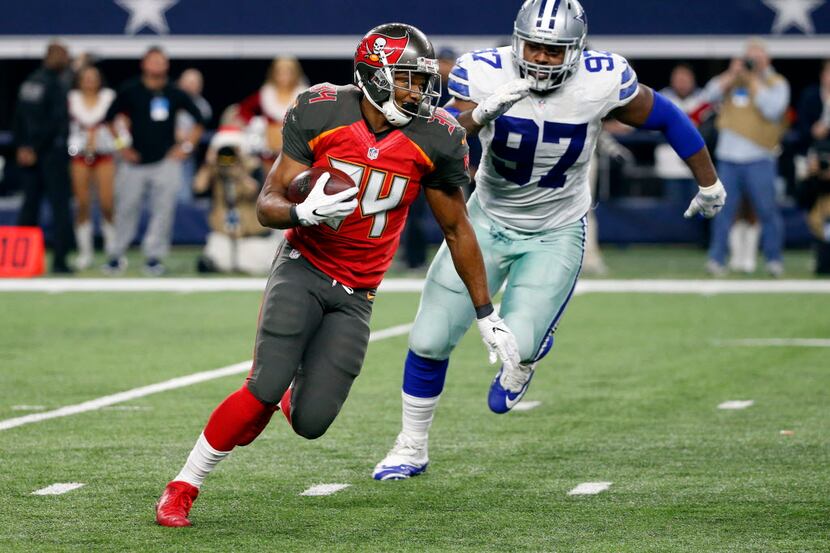 Tampa Bay Buccaneers running back Charles Sims (34) carries the ball as Dallas Cowboys'...