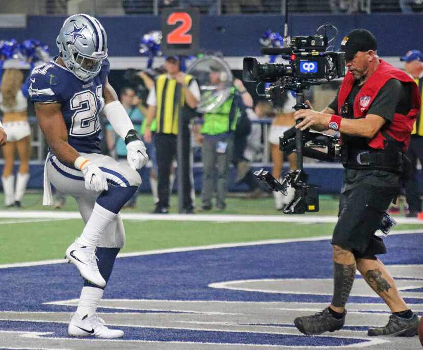 Dallas Cowboys running back Ezekiel Elliott (21) dances for the camera after scoring a...