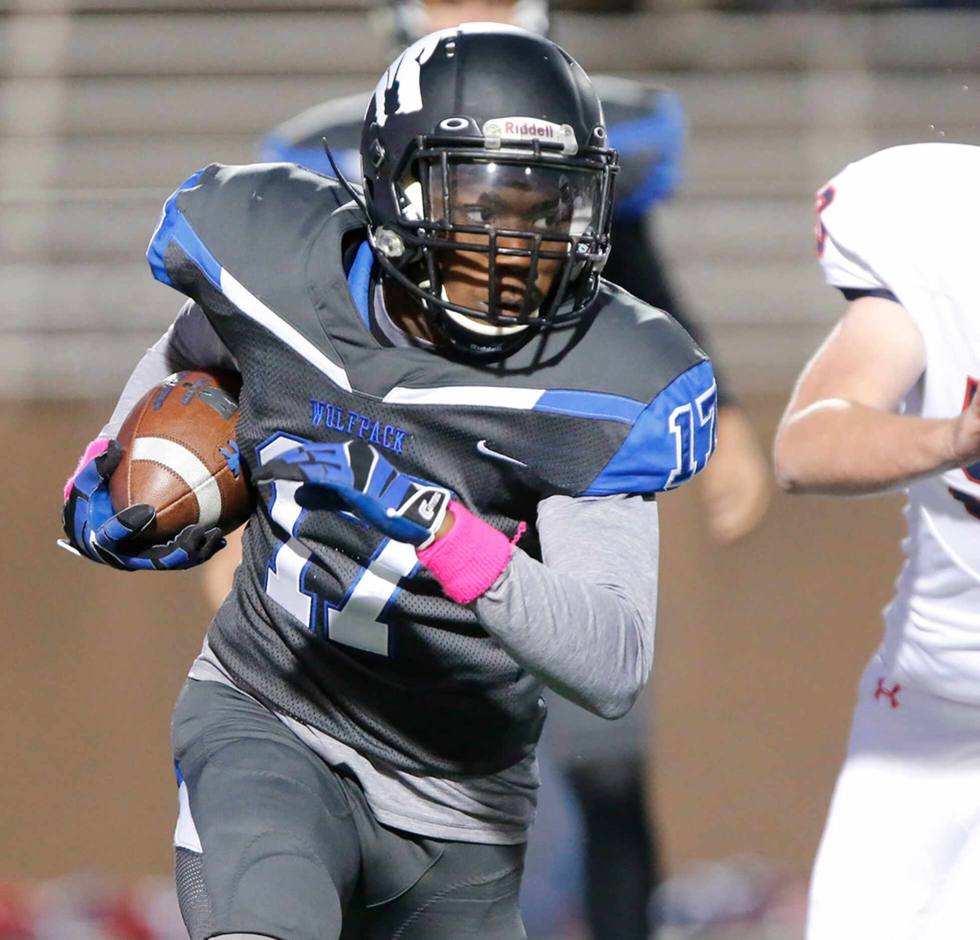 Plano West High School running back Kamryn Settles (17) carries the football during the...